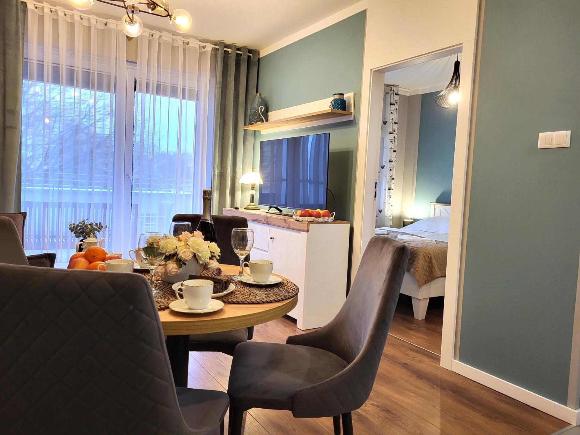 Miodowy Dom Exspanse Apartament 2 Lub 3 Pokoje Z Tarasem I Parkingiem 코워브제크 외부 사진