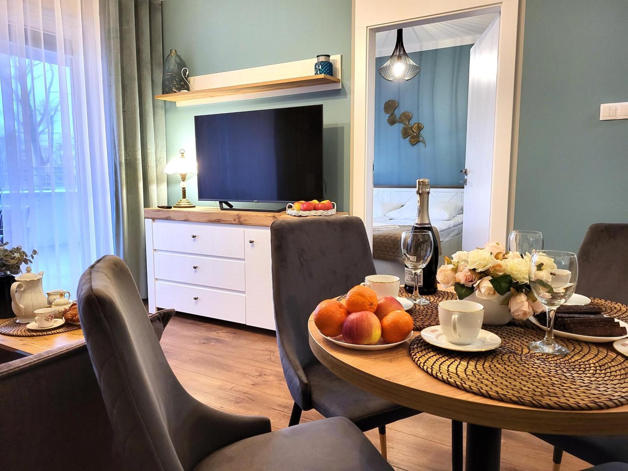Miodowy Dom Exspanse Apartament 2 Lub 3 Pokoje Z Tarasem I Parkingiem 코워브제크 외부 사진