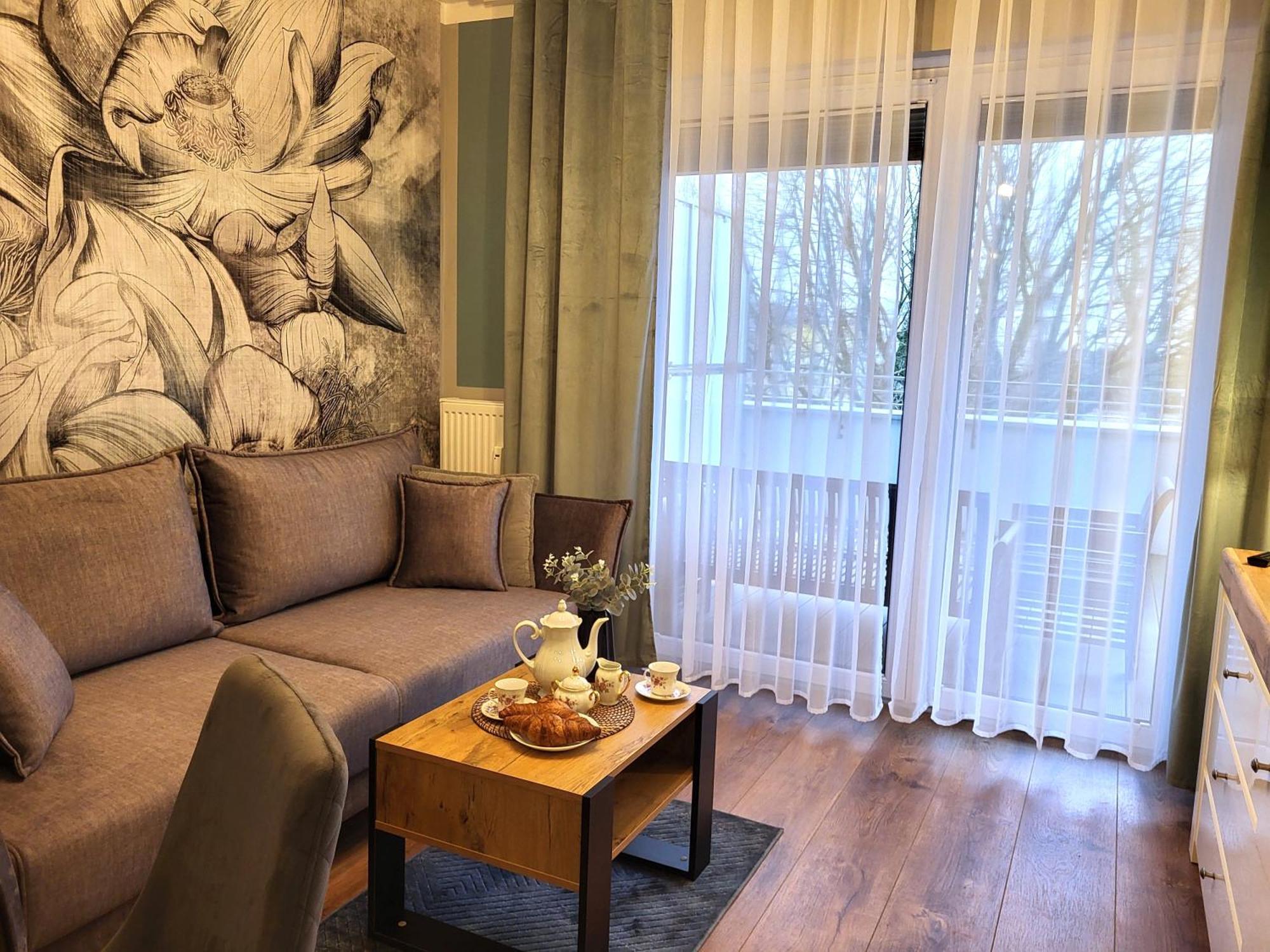 Miodowy Dom Exspanse Apartament 2 Lub 3 Pokoje Z Tarasem I Parkingiem 코워브제크 외부 사진