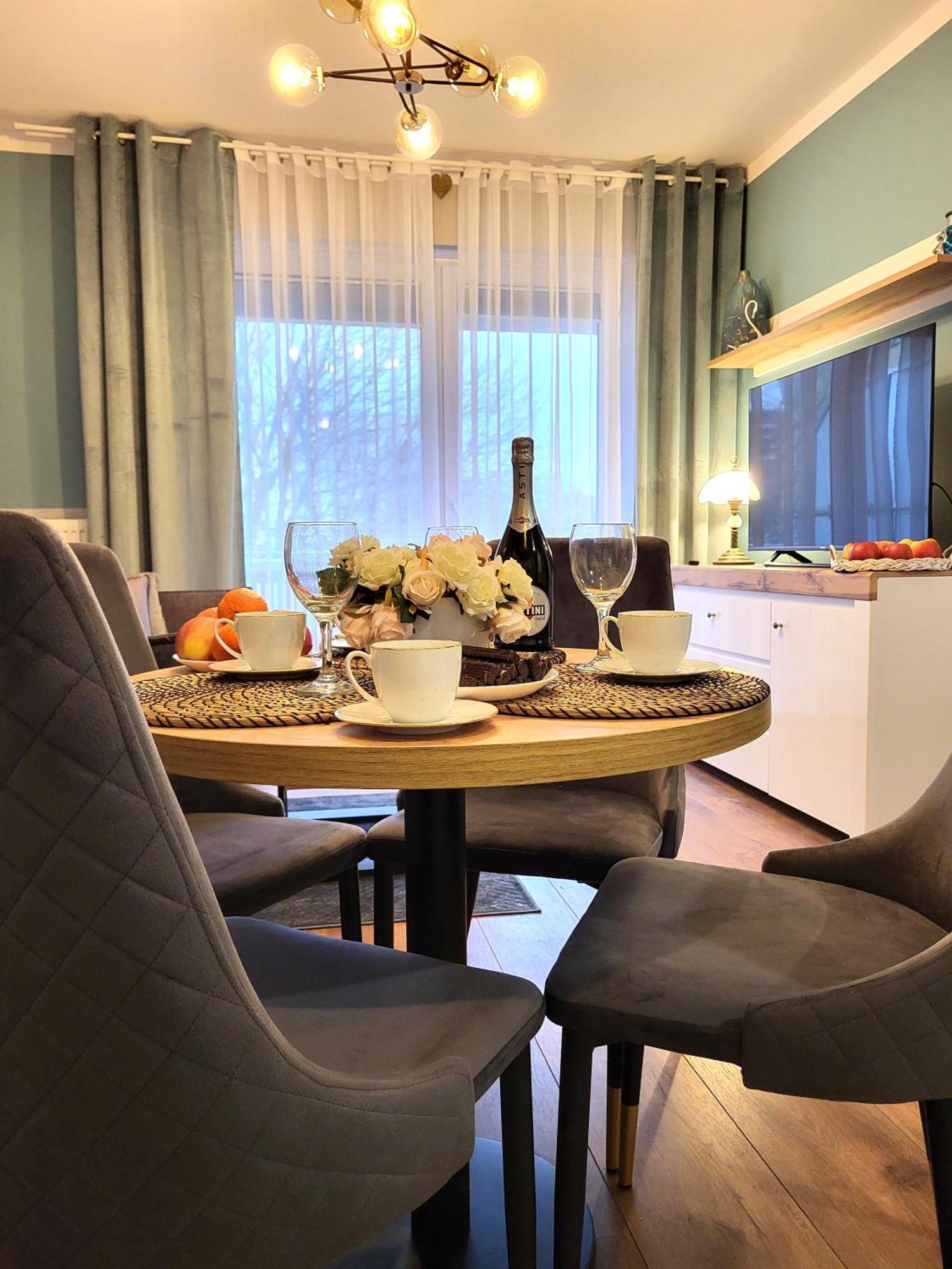 Miodowy Dom Exspanse Apartament 2 Lub 3 Pokoje Z Tarasem I Parkingiem 코워브제크 외부 사진