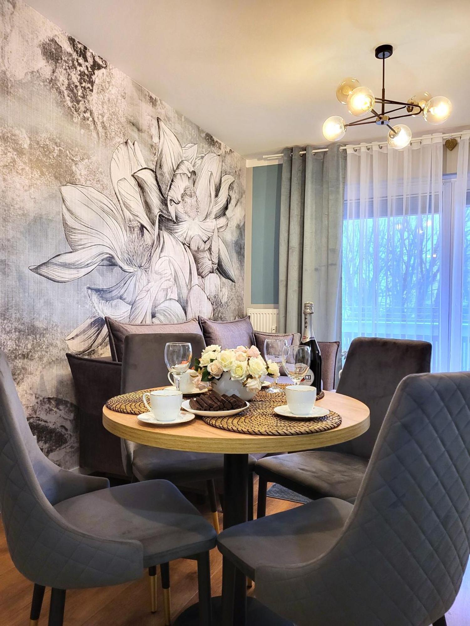 Miodowy Dom Exspanse Apartament 2 Lub 3 Pokoje Z Tarasem I Parkingiem 코워브제크 외부 사진