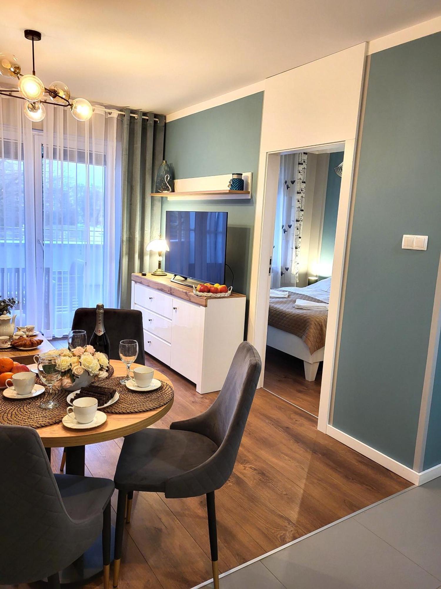 Miodowy Dom Exspanse Apartament 2 Lub 3 Pokoje Z Tarasem I Parkingiem 코워브제크 외부 사진