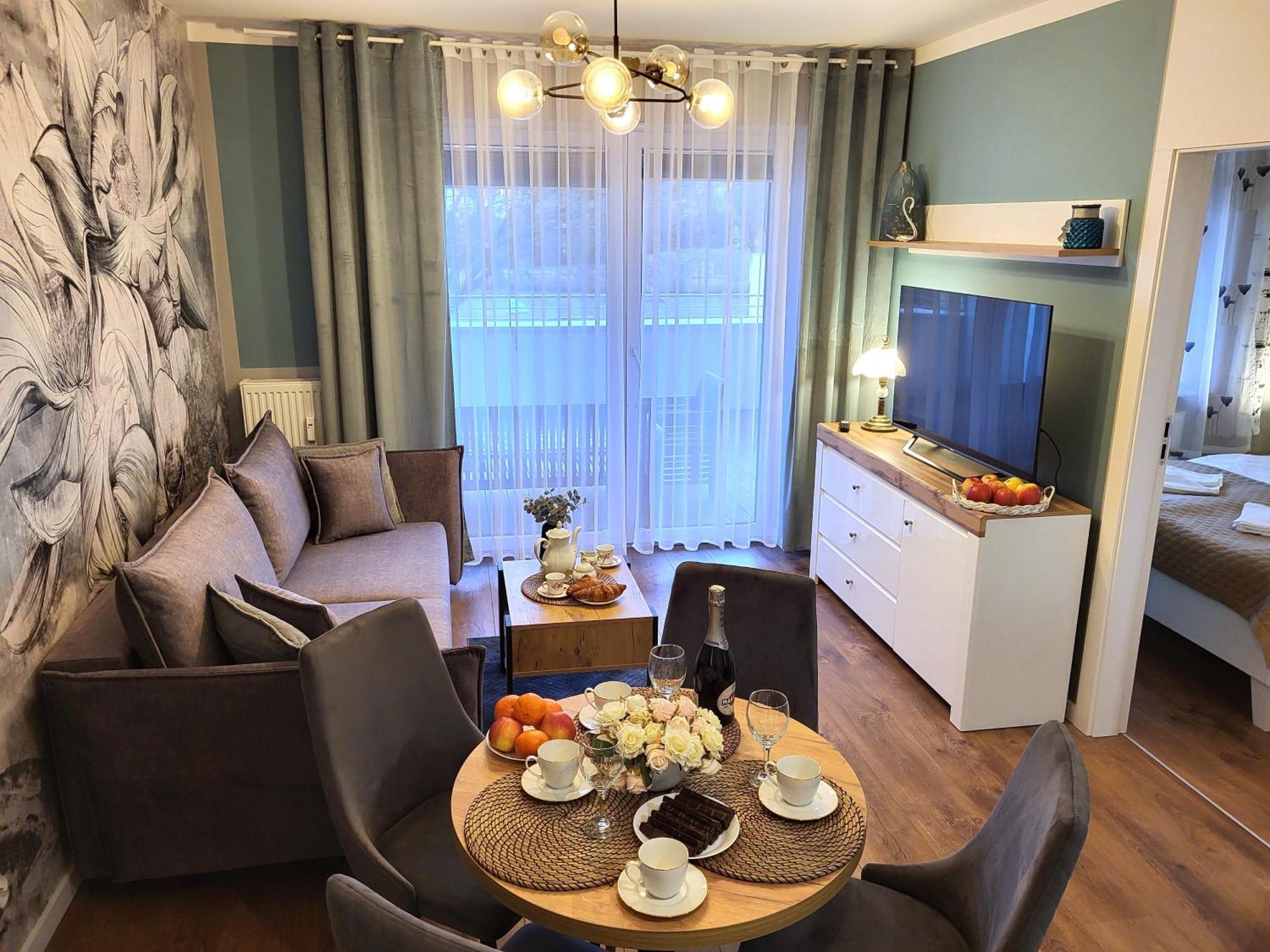 Miodowy Dom Exspanse Apartament 2 Lub 3 Pokoje Z Tarasem I Parkingiem 코워브제크 외부 사진