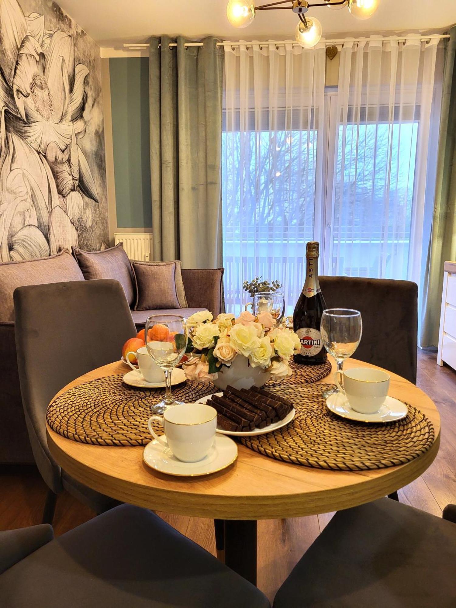 Miodowy Dom Exspanse Apartament 2 Lub 3 Pokoje Z Tarasem I Parkingiem 코워브제크 외부 사진